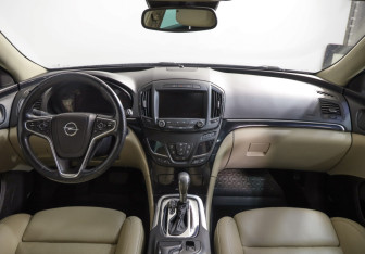 Подержанный автомобиль Opel Insignia Wagon 2014 года (9 фото)