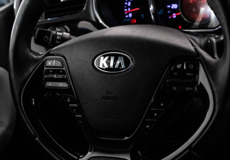Подержанный автомобиль Kia Ceed Hatchback 2015 года (11 фото)