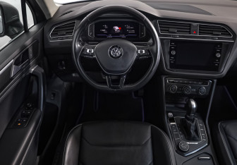 Подержанный автомобиль Volkswagen Tiguan 2019 года (10 фото)