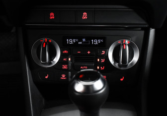 Подержанный автомобиль Audi Q3 2013 года (16 фото)