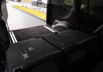 Подержанный автомобиль Toyota Land Cruiser Prado 2019 года (30 фото)