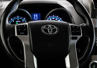 Подержанный автомобиль Toyota Land Cruiser Prado 2010 года (13 фото)