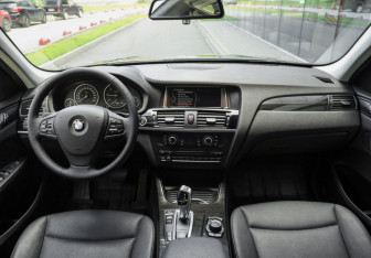 Подержанный автомобиль BMW X3 2015 года (13 фото)