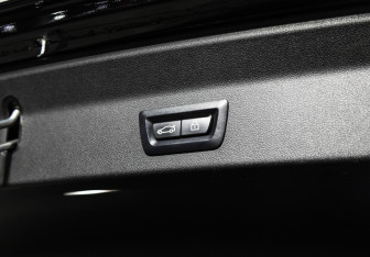 Подержанный автомобиль BMW X3 2018 года (21 фото)