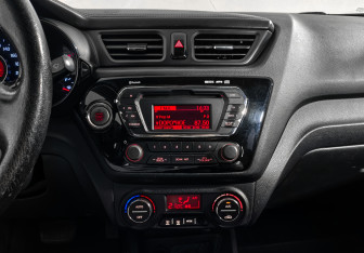 Подержанный автомобиль Kia Rio Sedan 2012 года (16 фото)