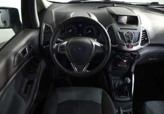 Подержанный автомобиль Ford EcoSport 2017 года (10 фото)