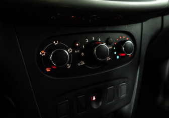 Подержанный автомобиль Renault Logan Sedan 2021 года (15 фото)