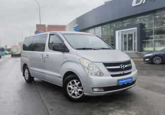 Подержанный автомобиль Hyundai Grand Starex 2008 года (3 фото)