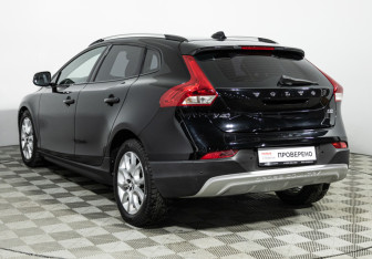 Подержанный автомобиль Volvo V40 Cross Country 2017 года (7 фото)