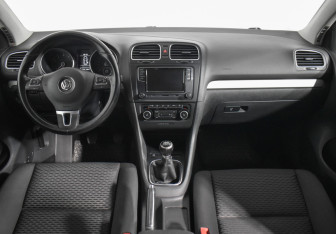 Подержанный автомобиль Volkswagen Golf Hatchback 2012 года (13 фото)