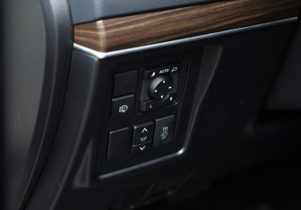 Подержанный автомобиль Toyota Land Cruiser Prado 2019 года (25 фото)