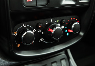 Подержанный автомобиль Nissan Terrano 2018 года (16 фото)