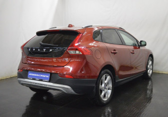 Подержанный автомобиль Volvo V40 Cross Country 2014 года (5 фото)