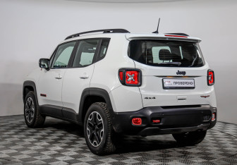 Подержанный автомобиль Jeep Renegade 2018 года (7 фото)