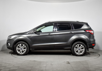 Подержанный автомобиль Ford Kuga 2018 года (8 фото)