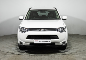 Подержанный автомобиль Mitsubishi Outlander 2012 года (2 фото)