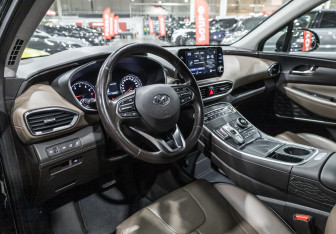 Подержанный автомобиль Hyundai Santa Fe 2021 года (13 фото)