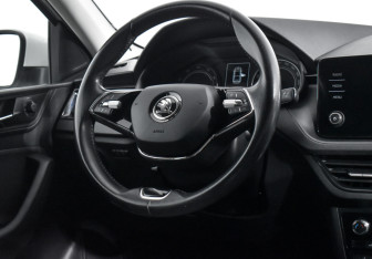 Подержанный автомобиль Skoda Rapid Liftback 2020 года (14 фото)
