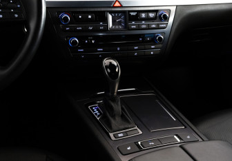 Подержанный автомобиль Hyundai Genesis 2015 года (18 фото)