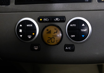 Подержанный автомобиль Nissan Tiida Sedan 2008 года (13 фото)