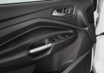 Подержанный автомобиль Ford Kuga 2016 года (19 фото)
