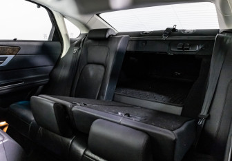 Подержанный автомобиль Jaguar XF Sedan 2016 года (29 фото)