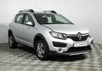 Подержанный автомобиль Renault Sandero 2017 года (3 фото)