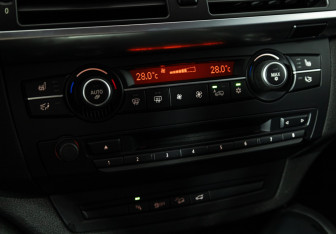 Подержанный автомобиль BMW X6 2013 года (17 фото)