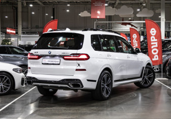Подержанный автомобиль BMW X7 2020 года (8 фото)