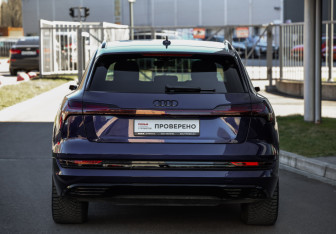 Подержанный автомобиль Audi e-tron 2021 года (6 фото)