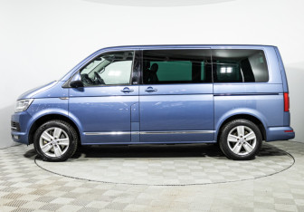 Подержанный автомобиль Volkswagen Multivan 2016 года (8 фото)