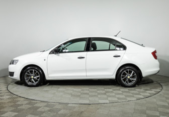 Подержанный автомобиль Skoda Rapid Liftback 2017 года (8 фото)