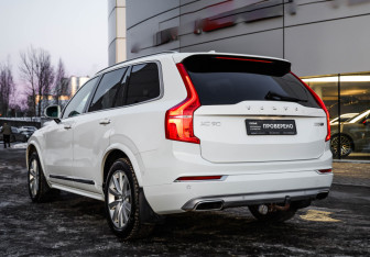 Подержанный автомобиль Volvo XC90 2017 года (9 фото)