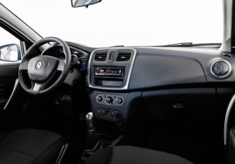 Подержанный автомобиль Renault Logan Sedan 2016 года (9 фото)