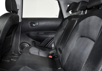 Подержанный автомобиль Nissan Qashqai 2012 года (12 фото)