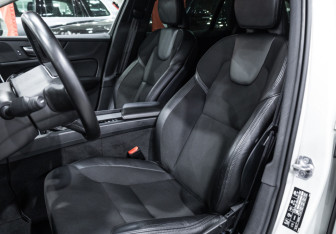 Подержанный автомобиль Volvo V60 Cross Country 2020 года (14 фото)