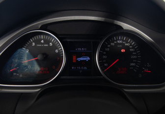 Подержанный автомобиль Audi Q7 2008 года (16 фото)