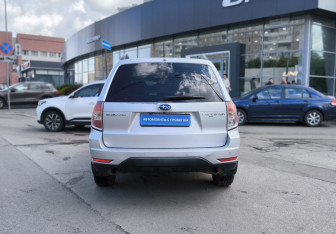 Подержанный автомобиль Subaru Forester Suv 2010 года (5 фото)