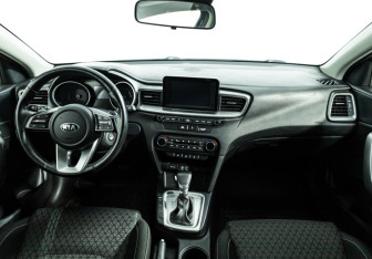 Подержанный автомобиль Kia Ceed Hatchback 2018 года (13 фото)