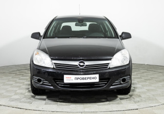 Подержанный автомобиль Opel Astra Hatchback 2010 года (2 фото)
