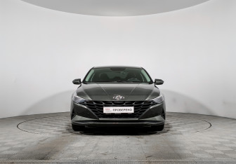 Подержанный автомобиль Hyundai Elantra Sedan 2021 года (2 фото)