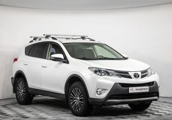 Подержанный автомобиль Toyota RAV4 2013 года (3 фото)
