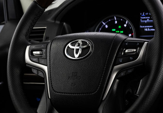 Подержанный автомобиль Toyota Land Cruiser Suv 2016 года (12 фото)