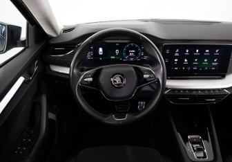 Подержанный автомобиль Skoda Octavia Liftback 2022 года (10 фото)