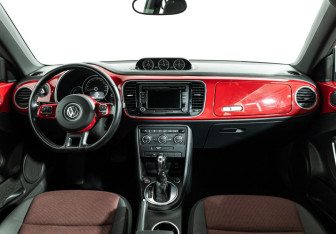 Подержанный автомобиль Volkswagen Beetle Hatchback 2013 года (13 фото)