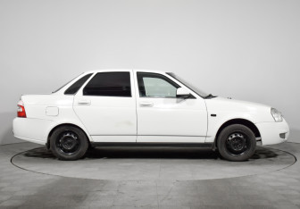 Подержанный автомобиль LADA (ВАЗ) Priora Sedan 2017 года (4 фото)