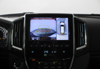 Подержанный автомобиль Toyota Land Cruiser Suv 2018 года (12 фото)