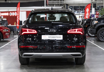 Подержанный автомобиль Audi Q5 2017 года (10 фото)