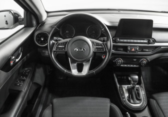 Подержанный автомобиль Kia Cerato Sedan 2019 года (11 фото)