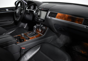 Подержанный автомобиль Volkswagen Touareg 2011 года (13 фото)